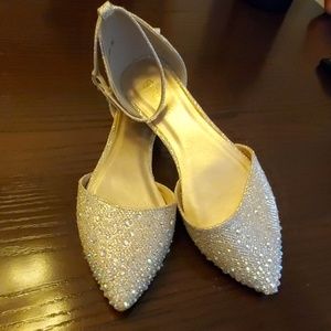 Pointy toe sparkly flats